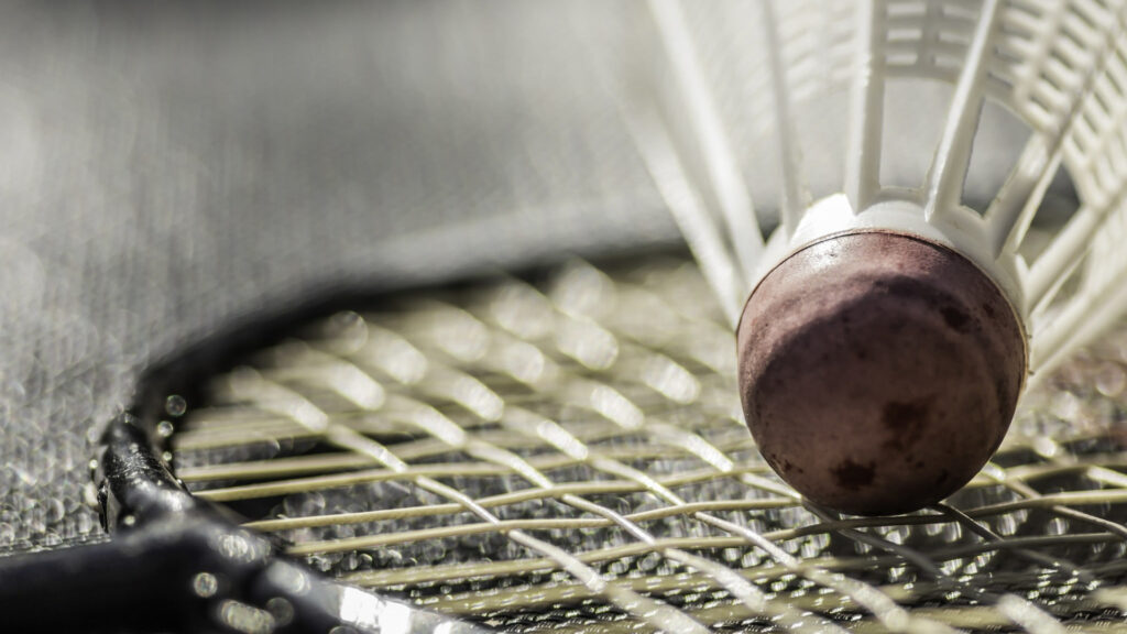 バドミントンサーブ